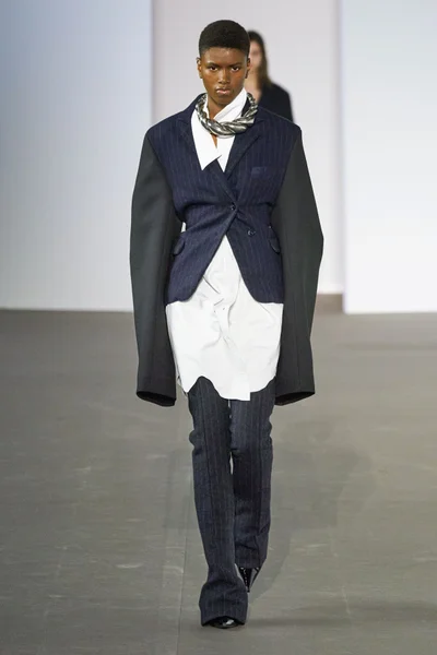 Look 17